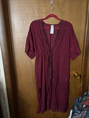 Time and Tru Burgundy Lace-Trim Kimono Robe